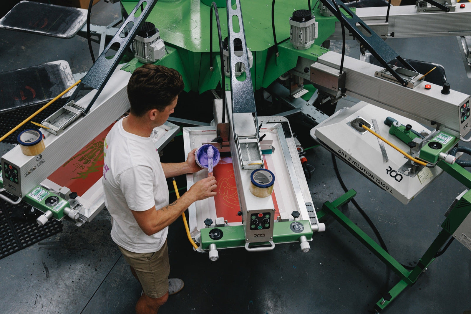 How to Choose the Right Tee Fit: Men's, Women's, and Unisex Styles Explained